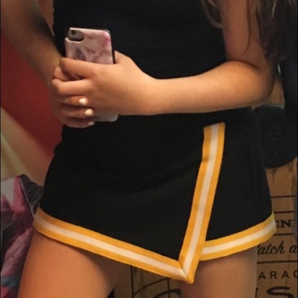🔥SALE🔥URBAN OUTFITTERS ENVELOPE SKIRT (SKORT)